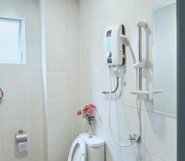 Rawang House | Rawang KPJ Budget Master King Room private bathroom shared kitchen & Hall