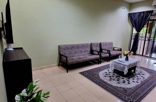 Kuala Berang House | Homestay Kuala Berang Bonda Full Aircond Wifi & Netflix