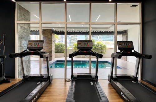 Wack-Wack Greenhills Apartment | Fernly Turf at AMA Tower Residences, EDSA Ortigas CBD w Pool Gym