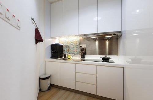 Tanjung Bungah Apartment | Island Plaza Family Suite for 5 Guests Shopping Mall Downstairs