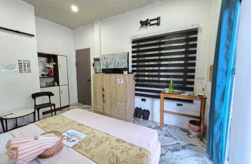Moalboal House | Budget AC Room near in basdako white beach moalboal - Homestay in Moalboal