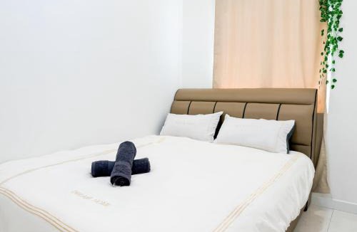 Simpang House | Black & White 3BR Landed 8 Pax with Free Netflix WiFi Coway
