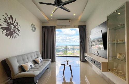 Larut Apartment | Sunset View 3BR Condo with Swimming Pool Free WiFi & Netflix near Lake Garden