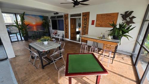 Kota Kinabalu House | KK Sunset Villa- Full Sunset Balcony, Mosquito Free, 4K TVs, 5G WIFI and more!