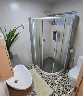 Kota Kinabalu House | KK Sunset Villa- Full Sunset Balcony, Mosquito Free, 4K TVs, 5G WIFI and more!