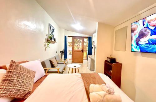 Puerto Galera Bed & Breakfast | Galera Lodge & Cafe