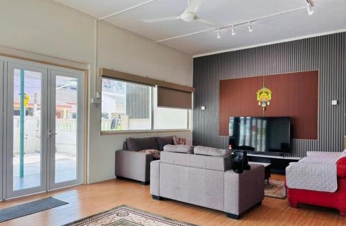 Malacca City House | A Classic Heritage Mansion in the Heart of Melaka, Max 12 Pax, Park 6 Cars, Walk to Local Nyonya Restaurants & Tourist Site, COMFY HILL 2