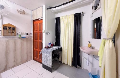 Kuala Lumpur City Centre House | Tiong Nam 32, Heart of Kuala Lumpur, 15mins to KLCC, 6 mins to LRT PWTC