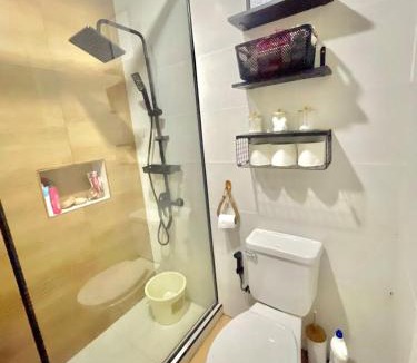 Cordova House | Modern 2BR Bungalow Near CCLEX Free Parking