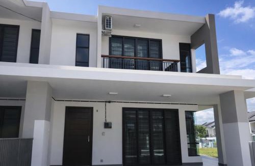 Ulu Tiram House | The Sam's Homestay Johor Bahru with KTV BBQ Netflix