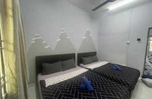 Tebrau House | Mount austin AUSTIN CREST 12PAX 4bedroom 4bathroom