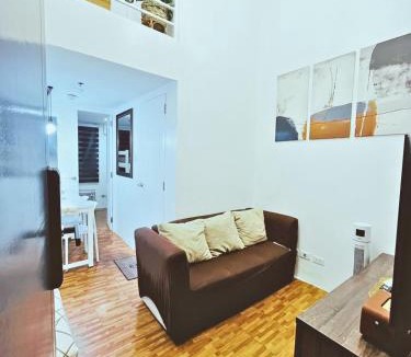 Malamig Apartment | Cozy 2 BR 2 Bath Condo with Netflix and Karaoke near MRT EDSA