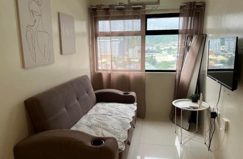 Mandaue Apartment | Minimalist 1 BR - Wifi, Netflix, Pool, Gym