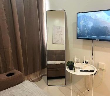 Mandaue Apartment | Minimalist 1 BR - Wifi, Netflix, Pool, Gym