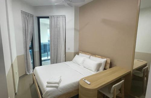 Downtown Kota Kinabalu Hotel | 3 Bedroom Seaview Suite, Coralbay by Ayuhouz