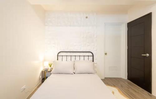 Mandurriao Apartment | The Homey Horizon 3BR Stay with Pool Access
