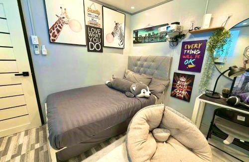 Clark Apartment | Gray Room The White Haven In Clark