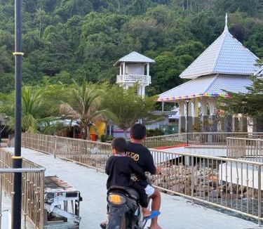 Kampung Pasir Hantu House | Summer village