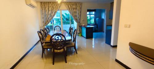 Cyberjaya House | Spacious 5BR Semi-D Perdana East Lake Cyberjaya
