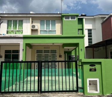 Sungai Petani House | Teratak Amaris Homestay MELAYU ONLY