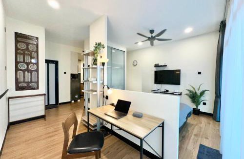 Taman Mount Austin Apartment | Modern Nyonya Suites at Mount Austin - Near Tebrau City and IKEA