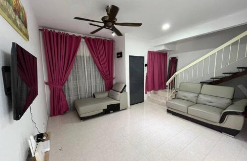 Bandar Puncak Alam House | Sweet Roses Homestay- Free WiFi, Nearby UiTM