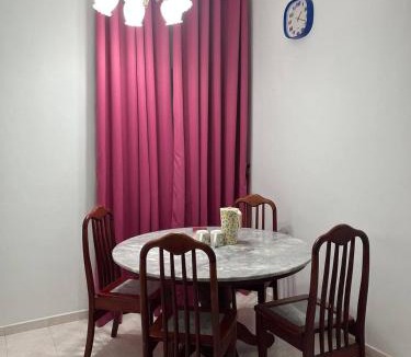 Bandar Puncak Alam House | Sweet Roses Homestay- Free WiFi, Nearby UiTM