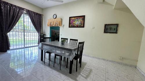 Taman Rapat Damai House | De'Bestari Homestay