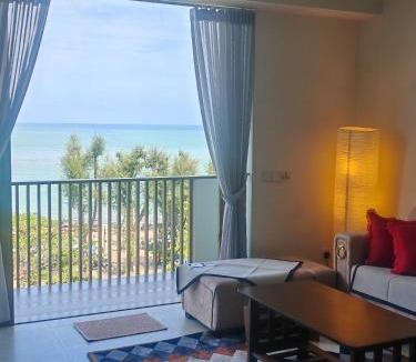Batu Ferringhi Apartment | By The Sea Fully Seaview all rooms Beach front