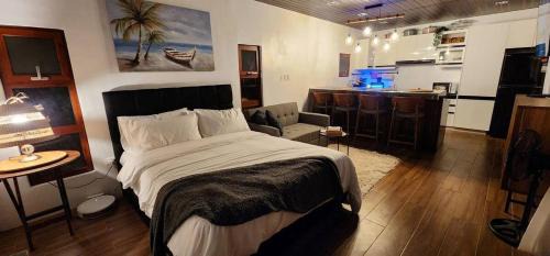 Batangas City Villa | Barney's Pointe Beach House, Batangas City