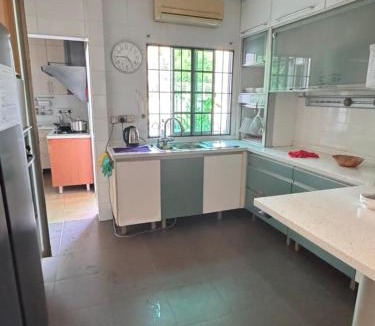 Seksyen 7 House | Cherith Homestay 8-12 Pax,4R 4BR,Fully Aircond