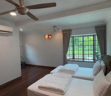 Seksyen 7 House | Cherith Homestay 8-12 Pax,4R 4BR,Fully Aircond