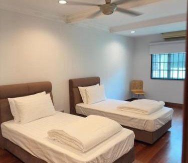 Seksyen 7 House | Cherith Homestay 8-12 Pax,4R 4BR,Fully Aircond