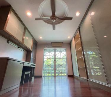 Seksyen 7 House | Cherith Homestay 8-12 Pax,4R 4BR,Fully Aircond