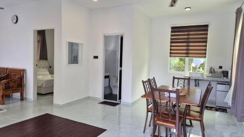 Kampung Penarik House | Ilham Penarek Pantai Penarik