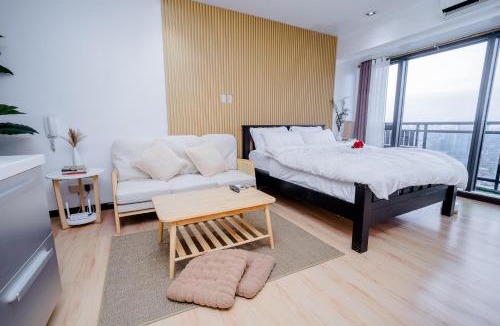 Downtown Apartment | Modern Studio with Balcony at Knightsbridge Residences, Poblacion Makati