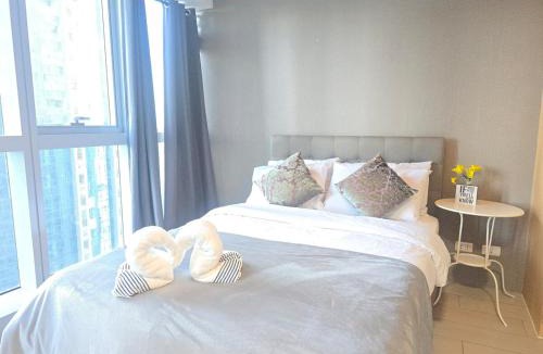 Bonifacio Global City Apartment | Uptown Parksuites BGC Cosy Hotel Vibe Flat near St Lukes, Uptown Mall, Mitsukoshi and Grand Hyatt