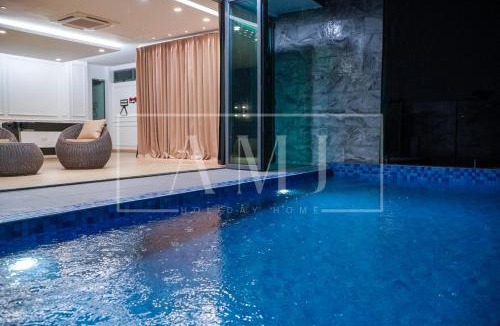 Puchong Villa | Cyberjaya - Puchong Luxury Private Swimming Pool Villa with BBQ - Corner lot up to 20 Guests