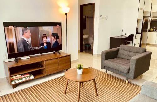 Bandar Penawar Apartment | Desaru Central Apartment w Pool,CinemaScreen,Netflix & WiFi