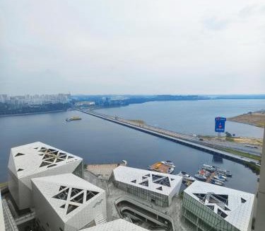Central District Apartment | R&F Sea View 2BR New Luxury Design 5pax, Pet Friendly 1CP Netflix I CIQ RTS High Floor Unblock Super Sea View