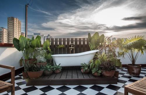 Bagong Lipunan Ng Crame Apartment | MiraNamin Nest LANTANA - Luxury Suite in Unique Historic Home with Garden Access, Indoor Plunge Pool, Self-Service Breakfast, Rooftop, Bathtub, Private Kitchen