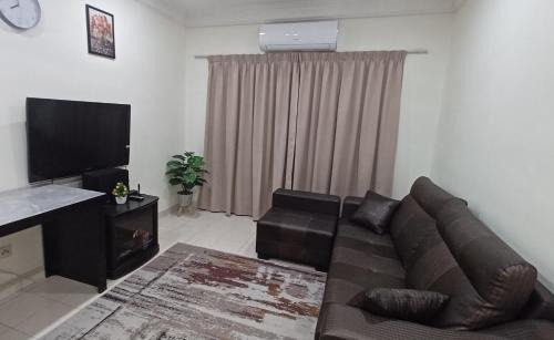 Seri Kembangan Apartment | Tokmad Homes - Homestay near Mines shopping mall 600mbps WIFI Netflix