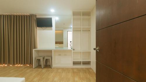 Mandurriao Hotel | Avelida Homes by RedDoorz