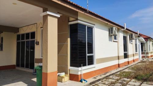Kampung Kuala Sungai House | Nana Homestay