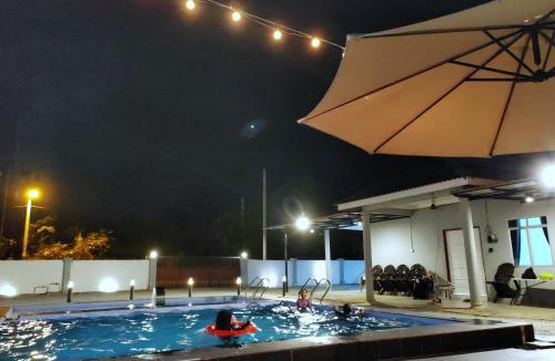 Gurun House | Kvaloya Homestay Private Swimming Pool