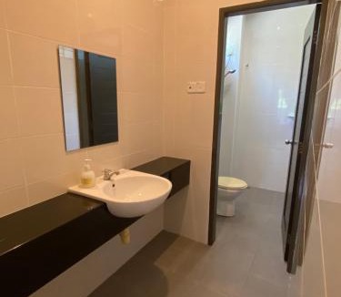Darat Villa | 25PAX 5BR Villa Kids Swimming pool, TV, BBQ near SPICE Arena Penang 9800 SQFT