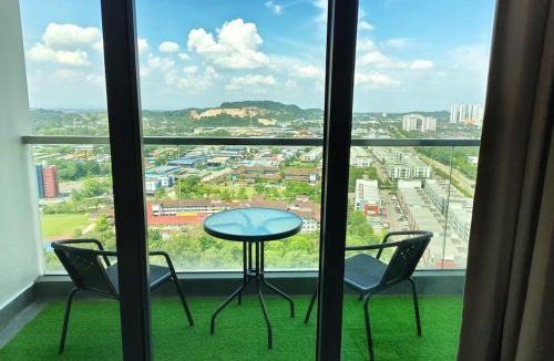 Masai Apartment | GreenHaven High Level 1BR 6pax, PetFriendly I Unblock Pool View, Netflix & Coway I Permas CIQ