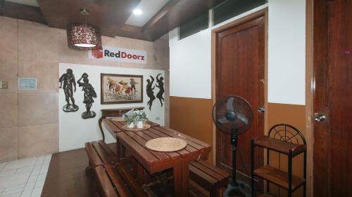 La Paz Hotel | RedDoorz @ Plaza La Paz Iloilo City