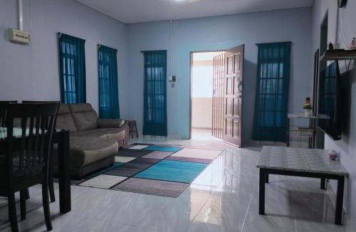 Kampung Penarik House | SeaView Homestay