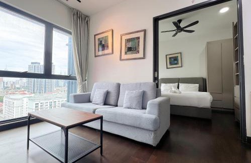 Maluri Apartment | KL V Residence I with Balcony I 吉隆坡双威伟乐城民宿-附有阳台 I Walking distance to MRT & Mall & Nanjing Street I 马中英服务 I Malay English Chinese